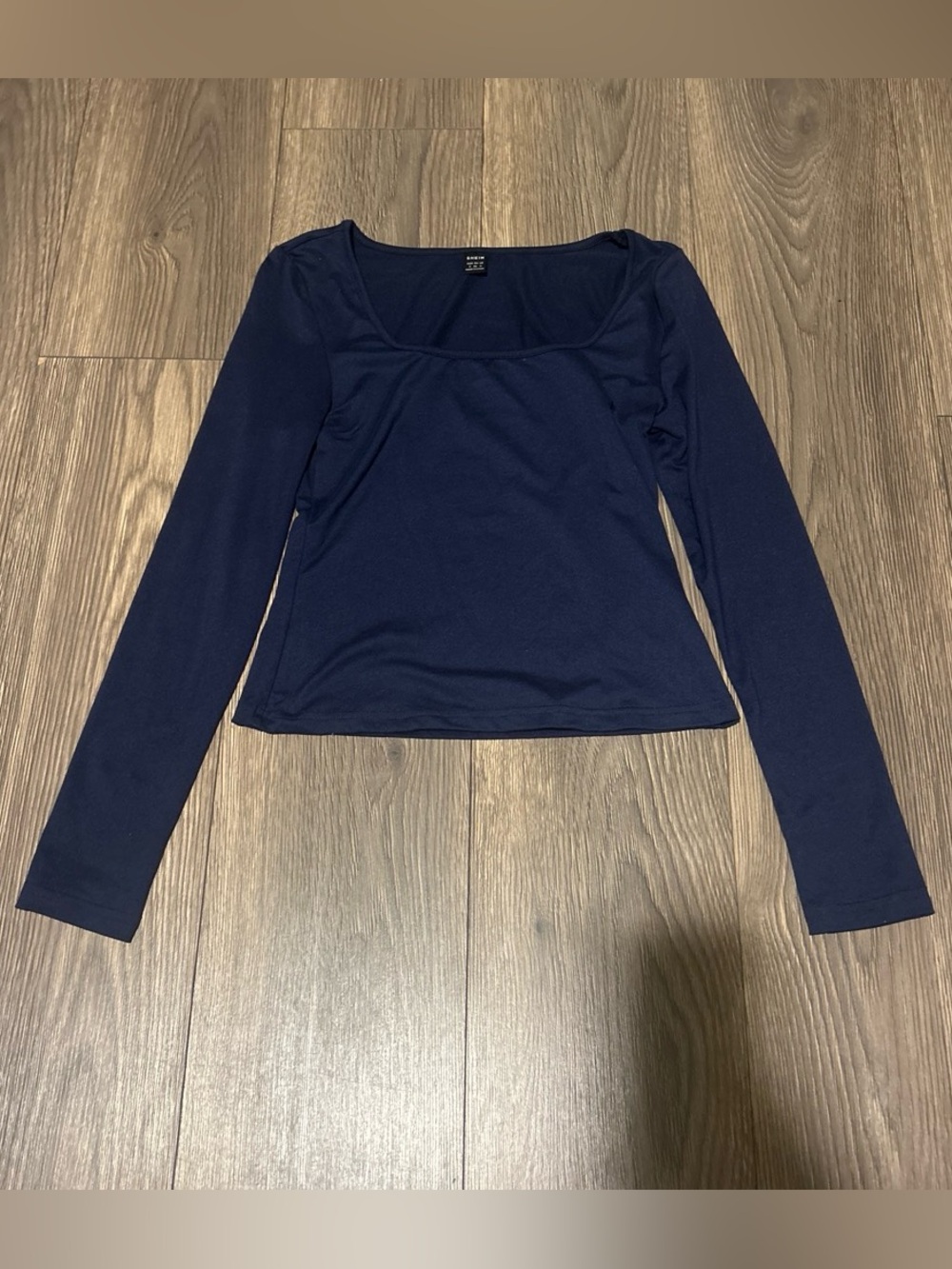 Womenโs Long Sleeve Navy Scoop Neck Top